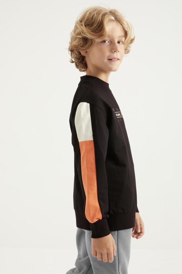 Siyah Yazı Nakışlı Şerit Detaylı O Yaka Standart Kalıp Erkek Çocuk Sweatshirt - 11024