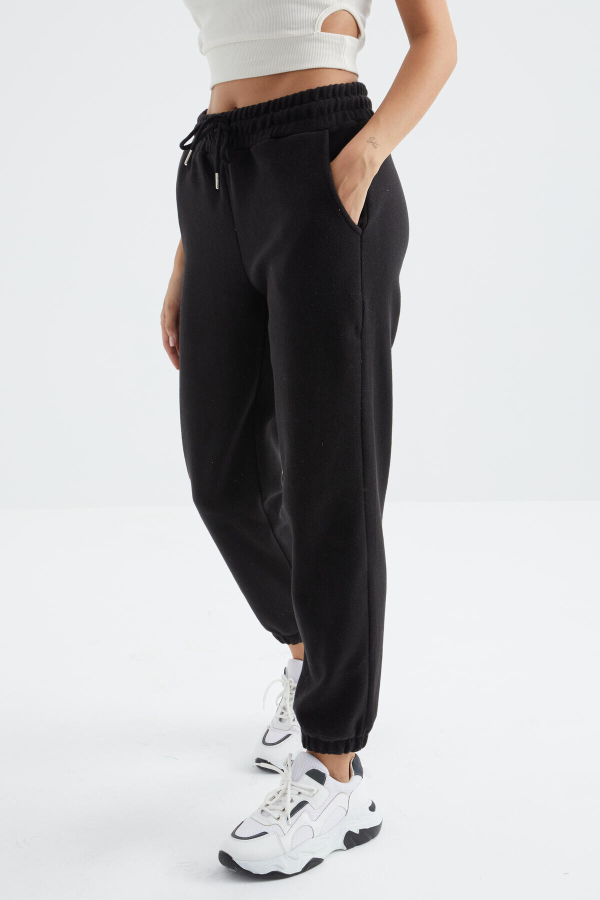 Siyah Yüksek Bel Basic Bağcıklı Jogger Polar Kadın Eşofman Alt - 94622 - TOMMYLIFE (1)