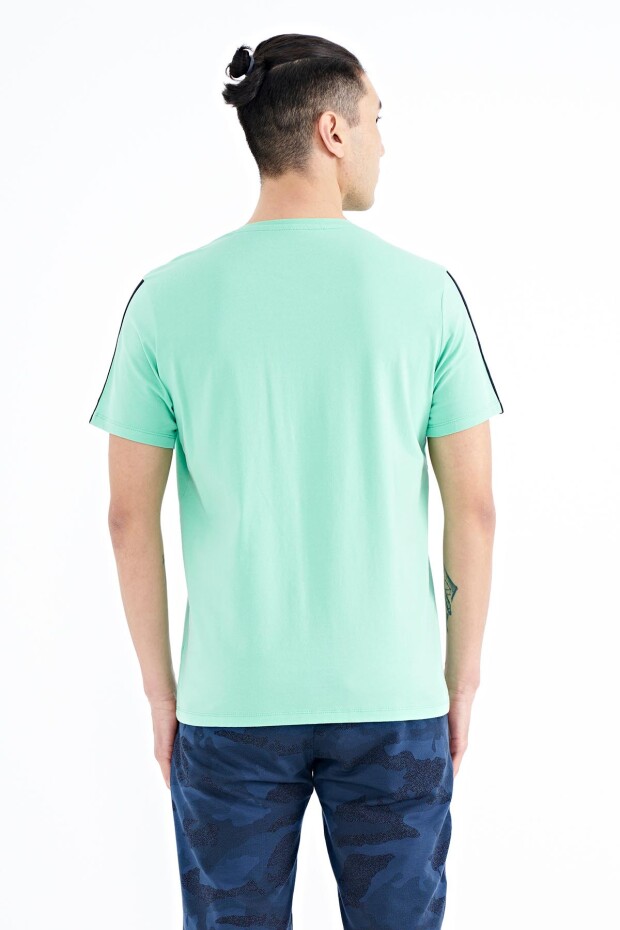 Su Yeşili Kol Şerit Detaylı O Yaka Standart Kalıp Erkek T-shirt - 88234