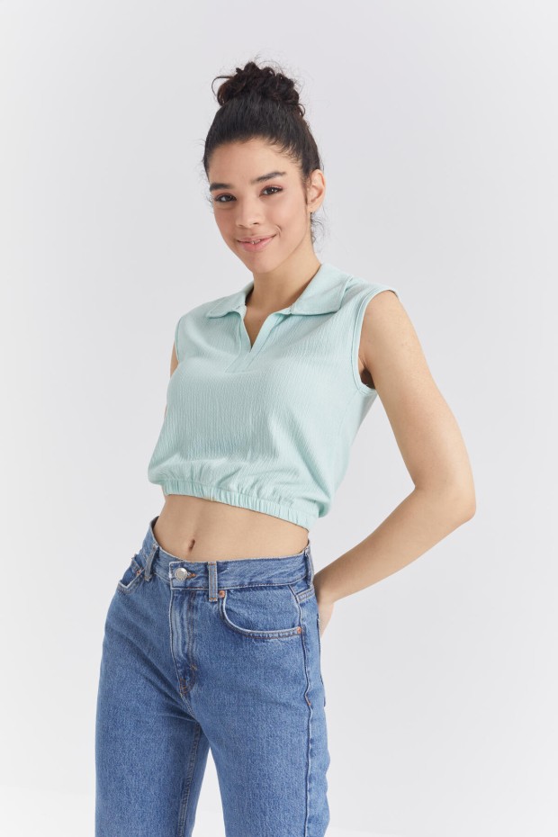 Su Yeşili Polo Yaka Beli Lastikli Bürümcük Kumaş Kadın Crop Top T-Shirt - 97223