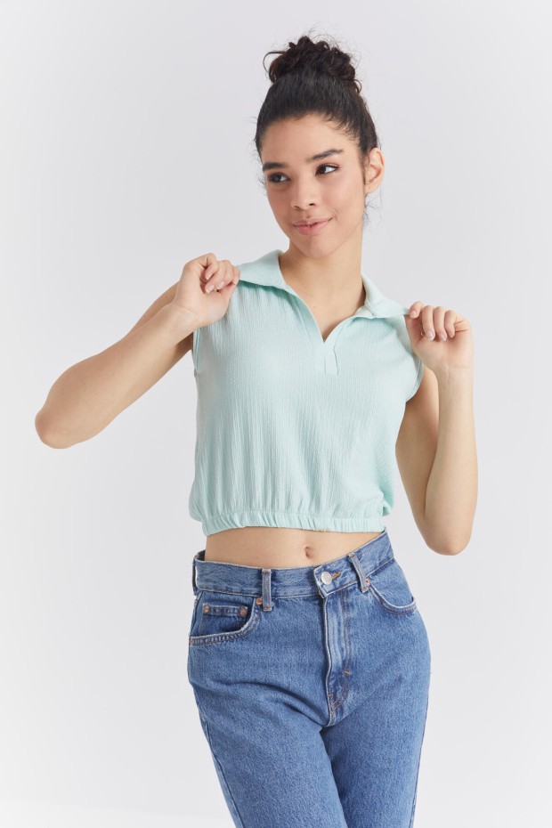 Su Yeşili Polo Yaka Beli Lastikli Bürümcük Kumaş Kadın Crop Top T-Shirt - 97223