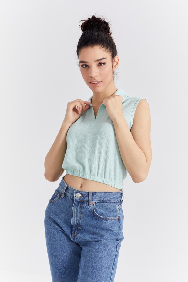 Su Yeşili Polo Yaka Beli Lastikli Bürümcük Kumaş Kadın Crop Top T-Shirt - 97223