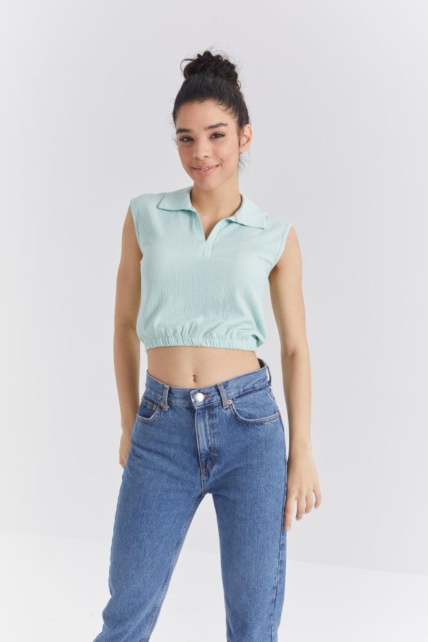 Su Yeşili Polo Yaka Beli Lastikli Bürümcük Kumaş Kadın Crop Top T-Shirt - 97223