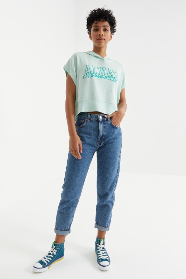 Su Yeşili Yazı Baskılı Kapüşonlu Oversize Bürümcük Kumaş Kadın Crop Top T-Shirt - 97229
