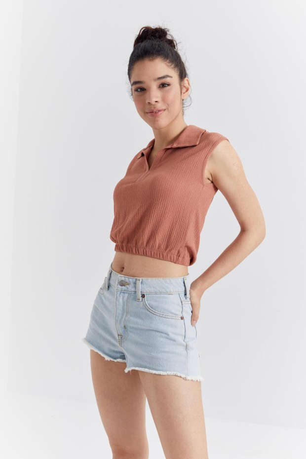 Tarçın Polo Yaka Beli Lastikli Bürümcük Kumaş Kadın Crop Top T-Shirt - 97223