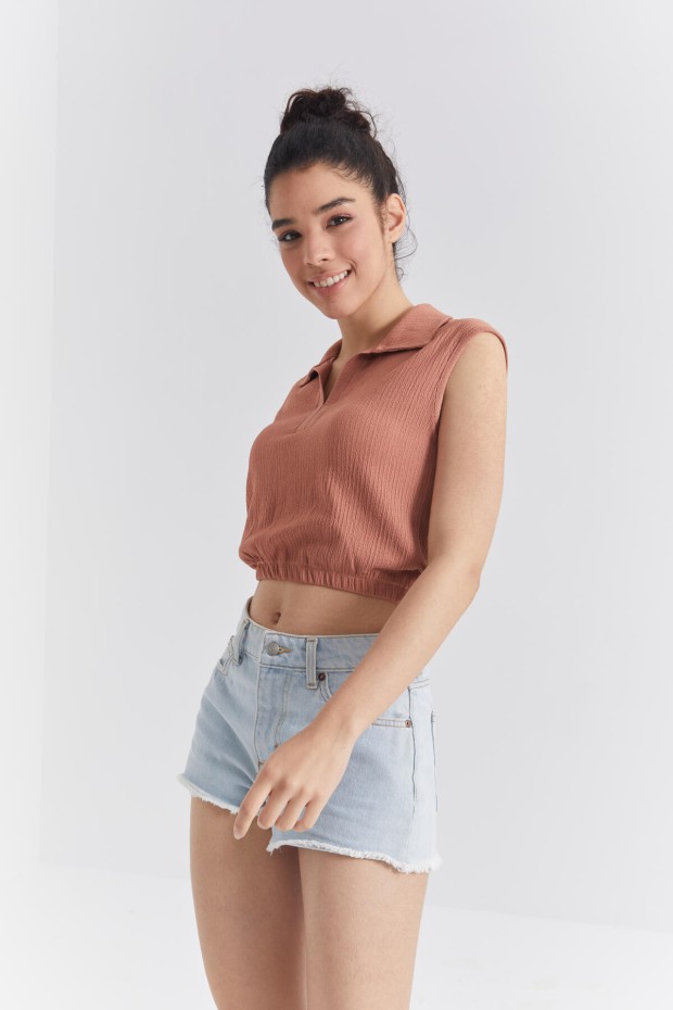 Tarçın Polo Yaka Beli Lastikli Bürümcük Kumaş Kadın Crop Top T-Shirt - 97223