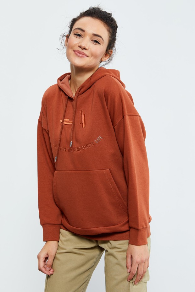 Tarçın Yazı Nakışlı Kapüşonlu Kanguru Cep Kadın Oversize Sweatshirt - 97174