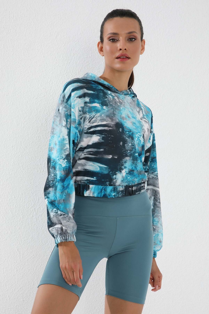 Turkuaz Karışık Batik Desenli Lastikli Kapüşonlu Kadın Oversize Crop Top Sweatshirt - 97140