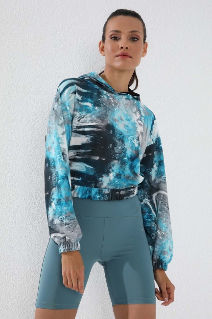 Turkuaz Karışık Batik Desenli Lastikli Kapüşonlu Kadın Oversize Crop Top Sweatshirt - 97140 - Thumbnail