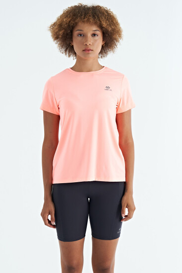 Yavruagzı Sırt Yırtmaç Detaylı O Yaka Kısa Kollu Standart Kalıp Kadın T-Shirt - 97267 - TOMMYLIFE (1)