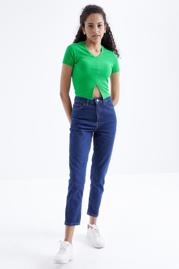 Yeşil Basic Önü Yırtmaçlı V Yaka Kadın Crop Top T-Shirt - 97206