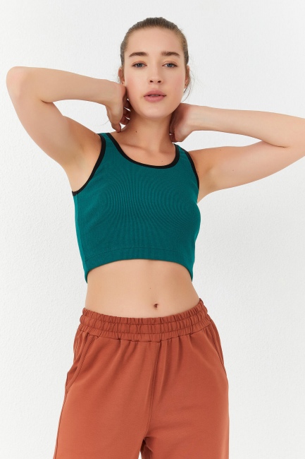 Yeşil Basic Sıfır Kol Dar Kalıp U Yaka Kadın Crop Top Atlet - 97160 - Thumbnail