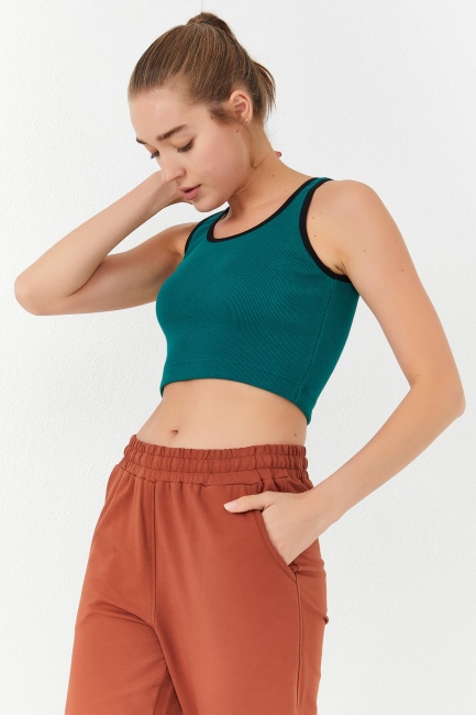 Yeşil Basic Sıfır Kol Dar Kalıp U Yaka Kadın Crop Top Atlet - 97160 - Thumbnail