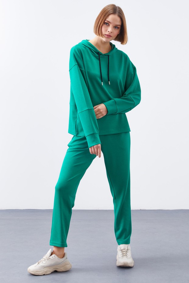 Yeşil Kapüşonlu Nakış Detaylı Klasik Paça Kadın Oversize Eşofman Takımı - 95310
