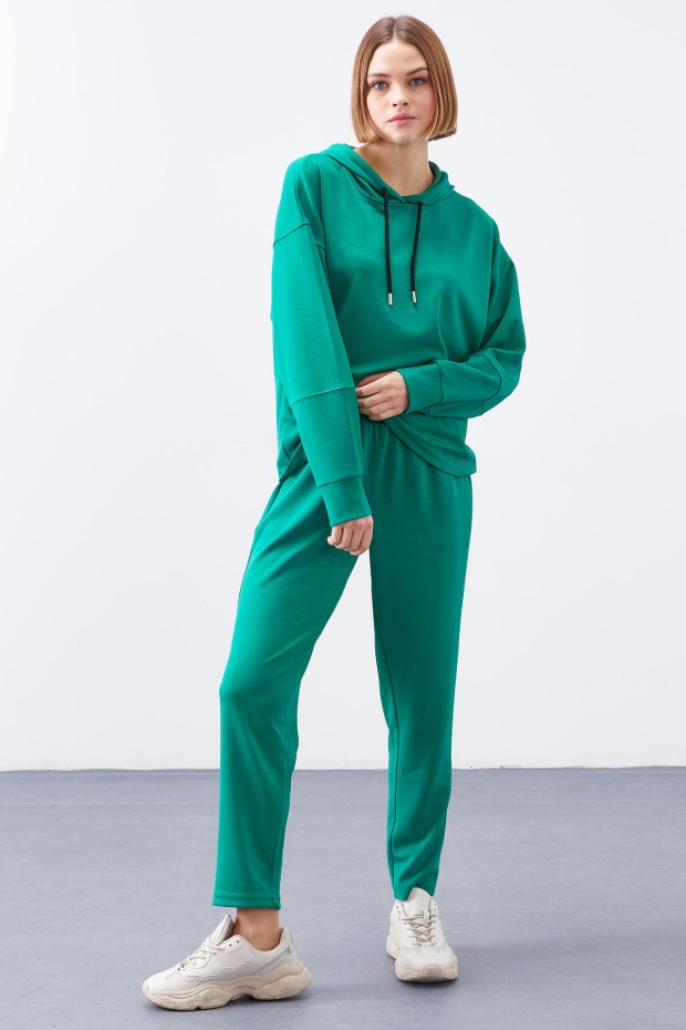 Yeşil Kapüşonlu Nakış Detaylı Klasik Paça Kadın Oversize Eşofman Takımı - 95310
