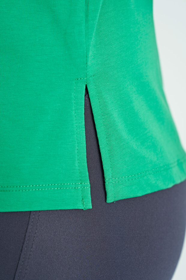 Yeşil Renkli Yazı Baskılı Rahat Form Kadın Basic T-Shirt - 02241