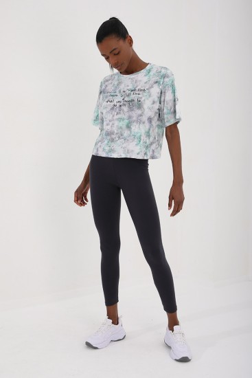 Yeşil Yazı Baskılı Karışık Batik Desenli O Yaka Kadın Oversize T-Shirt - 97129 - Thumbnail