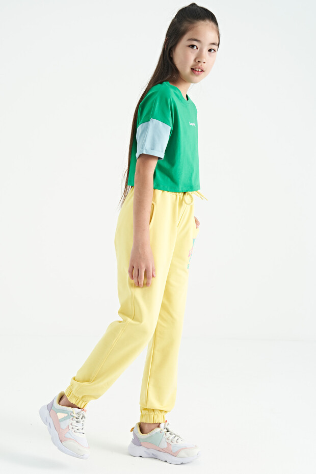 Yeşil Yazı Baskılı O Yaka Düşük Omuzlu Oversize Kız Çocuk T-Shirt - 75130