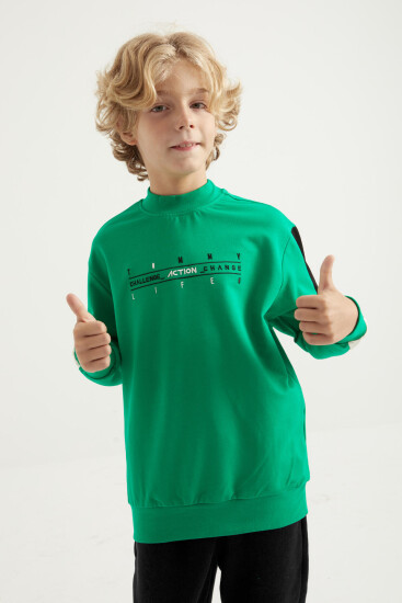 Yeşil Yazı Nakışlı Şerit Detaylı O Yaka Standart Kalıp Erkek Çocuk Sweatshirt - 11024 