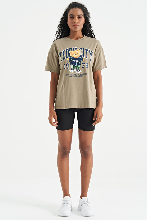 Zeytin Yeşil Ayıcık Baskılı O Yaka Düşük Omuzlu Oversize Kadın T-Shirt - 02182