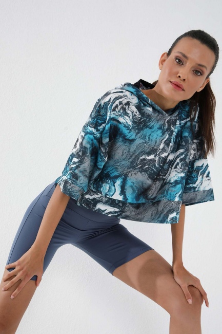 Zümrüt Batik Desenli Truvakar Kol Kapüşonlu Kadın Oversize Crop Top Sweatshirt - 97141 - Thumbnail