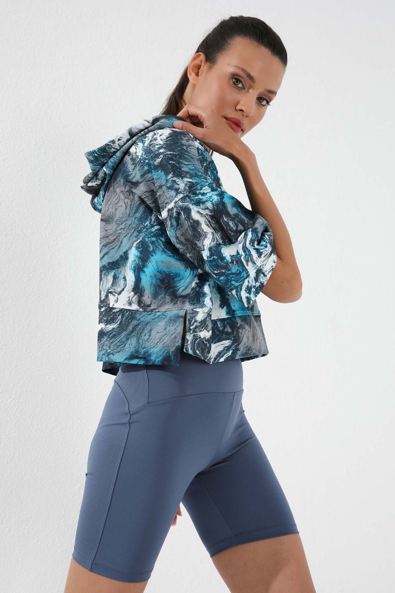 Zümrüt Batik Desenli Truvakar Kol Kapüşonlu Kadın Oversize Crop Top Sweatshirt - 97141