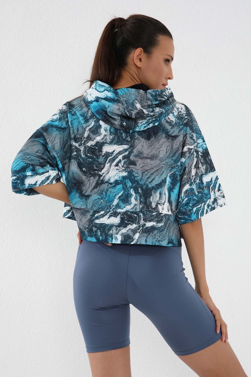 Zümrüt Batik Desenli Truvakar Kol Kapüşonlu Kadın Oversize Crop Top Sweatshirt - 97141