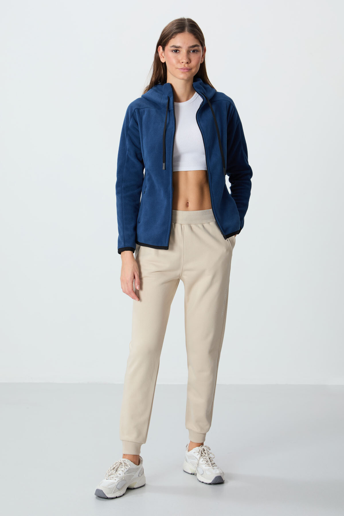 Parlament Kalın Yumuşak Dokulu Kapüşonlu Standart Fit Nakışlı Polar Kadın Sweatshirt -97287 - TOMMYLIFE (1)