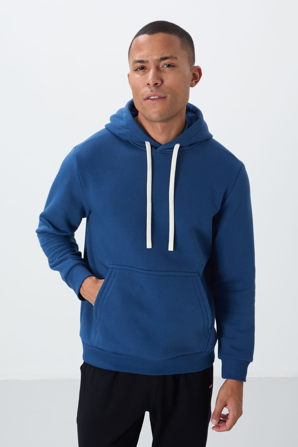 Parlament Pamuklu Kalın İçi Tüylü Yumuşak Dokulu Comfort Fit Nakışlı Erkek Sweatshirt - 88419 - TOMMYLIFE (1)