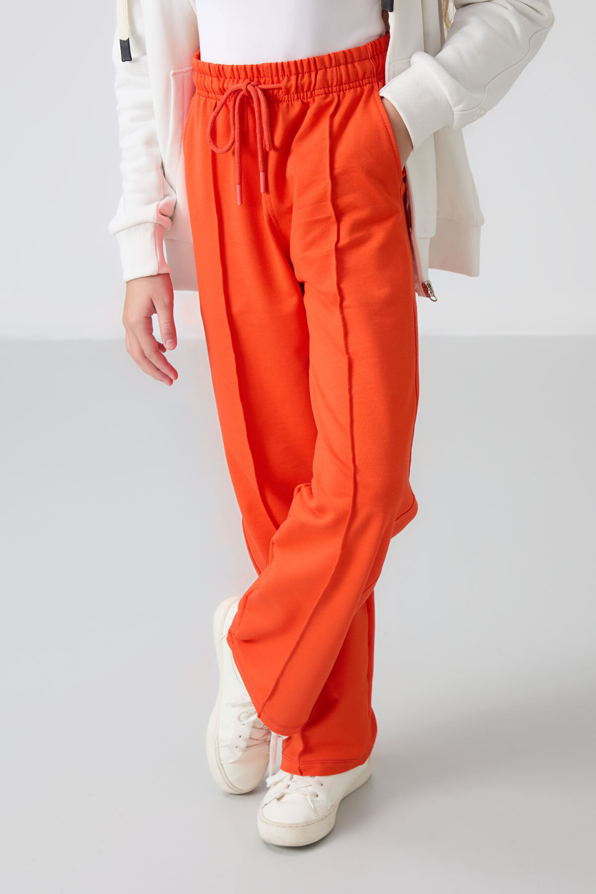 Portakal Cepli Ön Dikiş Detaylı Geniş Paça Kız Çocuk Eşofman Altı -75144 - TOMMYLIFE (1)