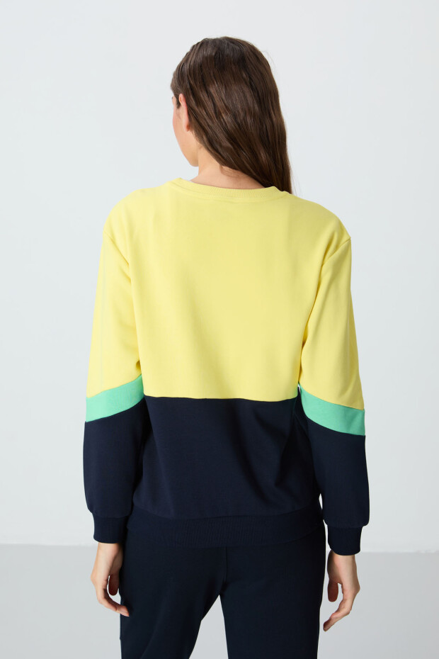 Sarı Kompakt Pamuklu Kalın Pürüzsüz Dokulu O Yaka Standart Kalıp Kadın Sweatshirt - 97289 - 5