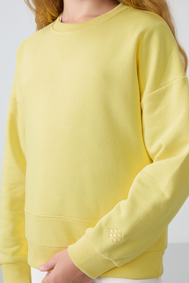 Sarı Pamuklu İçi Tüylü Yumuşak Dokulu Rahat Form Nakışlı Kız Çocuk Sweatshirt - 75150 - 2