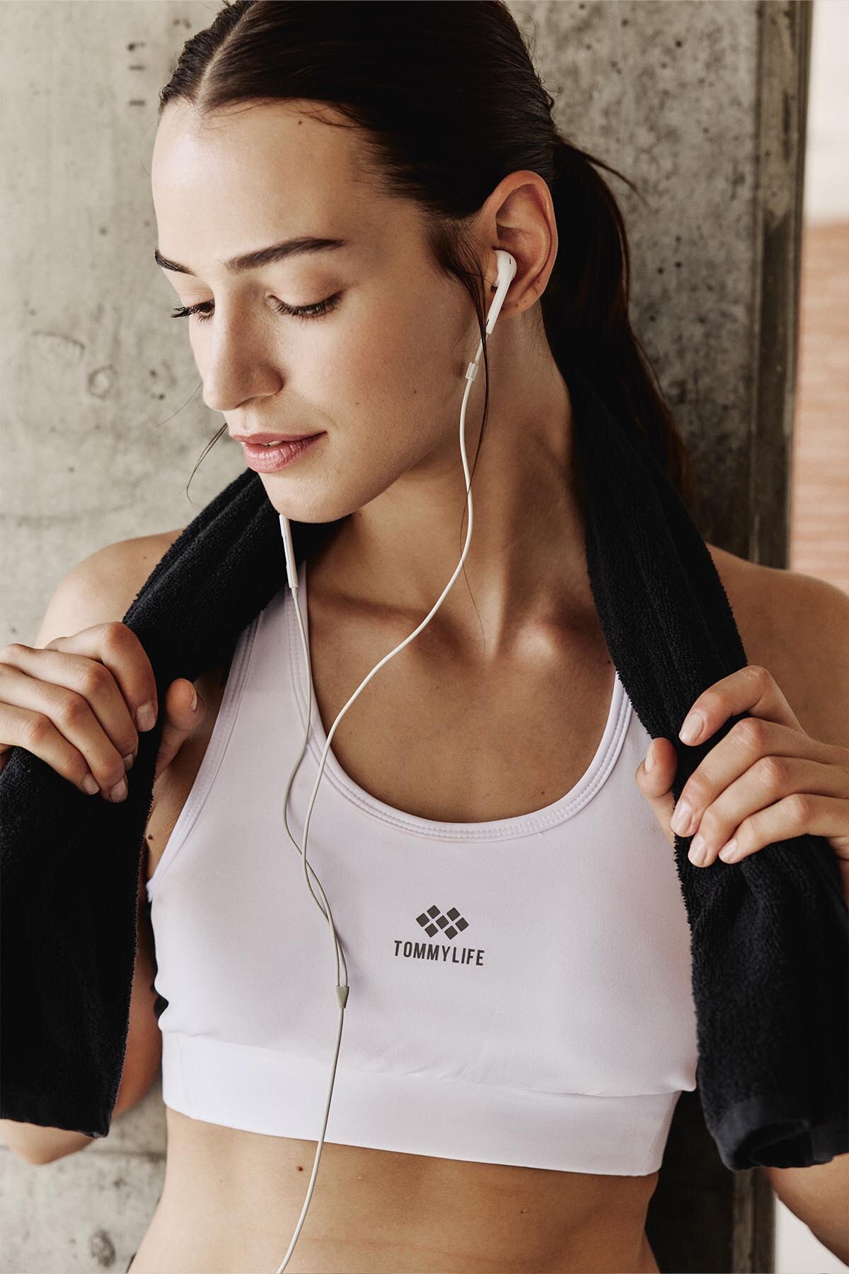 Slim Fit U Yaka 2'li Paket Beyaz-Neon Oranj Kadın Spor Büstiyer - 97121 - TOMMYLIFE (1)