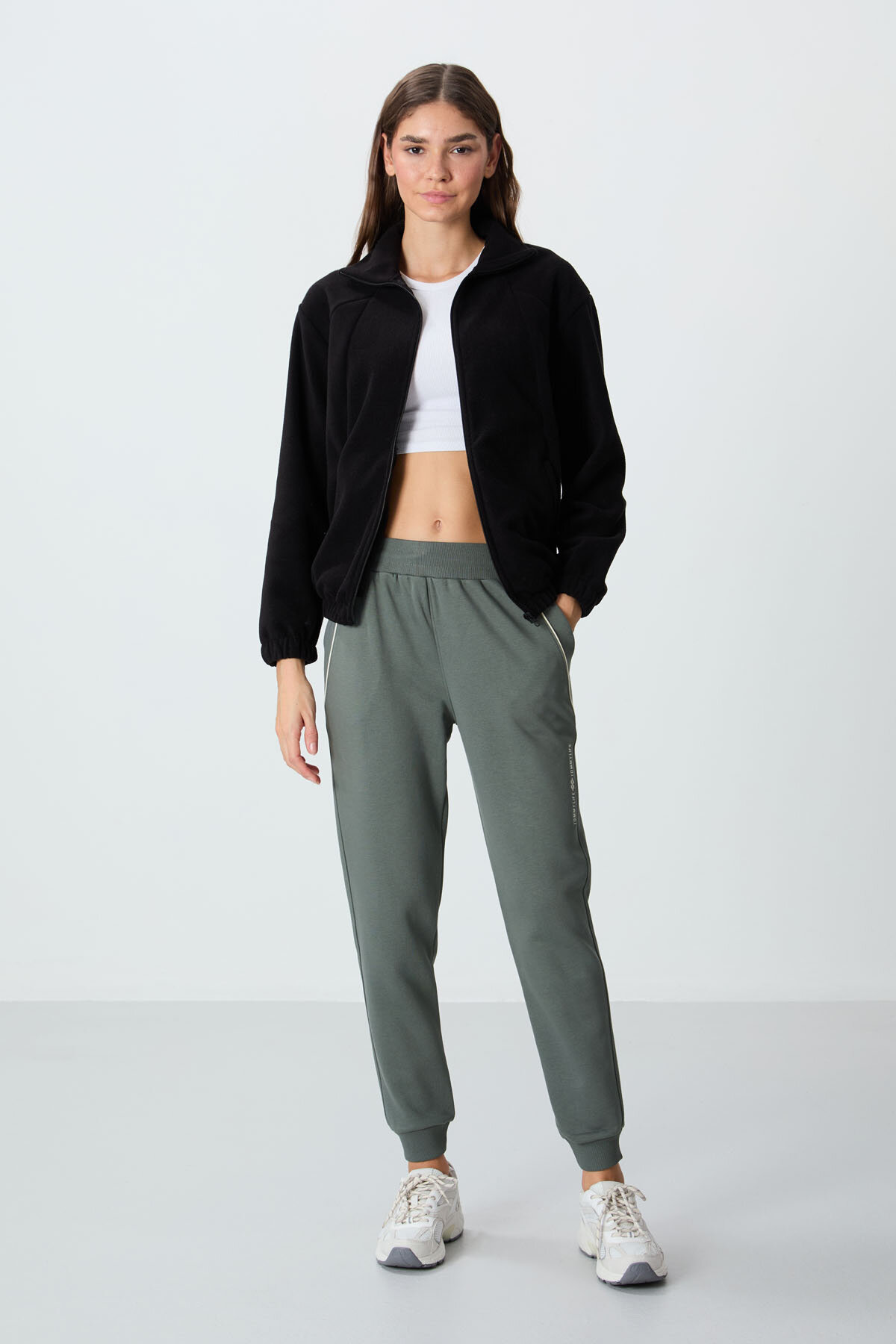 Siyah Kalın Yumuşak Dokulu Dik Yaka Oversize Nakışlı Polar Kadın Sweatshirt - 97293 - TOMMYLIFE (1)