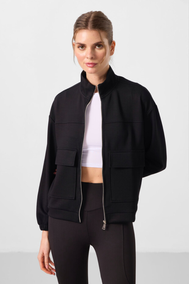 Siyah Yumuşak Dokulu Dik Yaka Oversize Kargo Cepli Kadın Crop Top Sweatshirt - 97301 - 1