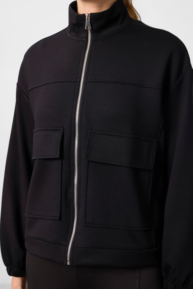 Siyah Yumuşak Dokulu Dik Yaka Oversize Kargo Cepli Kadın Crop Top Sweatshirt - 97301 - 3