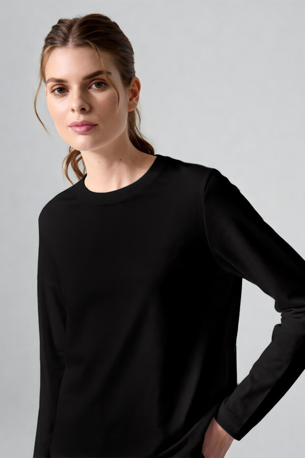 Siyah O Yaka Standart Fit Uzun Kollu Basic Kadın T-Shirt - 97312 - 4