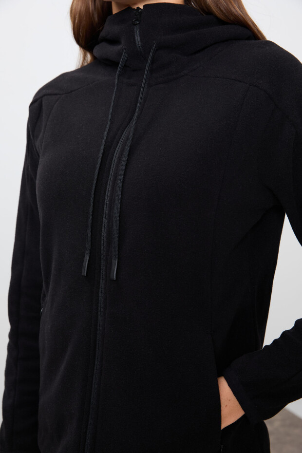 Siyah Kalın Yumuşak Dokulu Kapüşonlu Standart Fit Nakışlı Polar Kadın Sweatshirt -97287 - 3