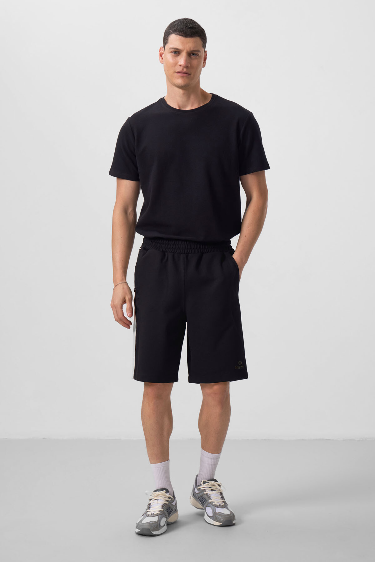 Siyah-Bej Yüzeyi Dokulu Oversize Erkek Şort - 81288 - TOMMYLIFE