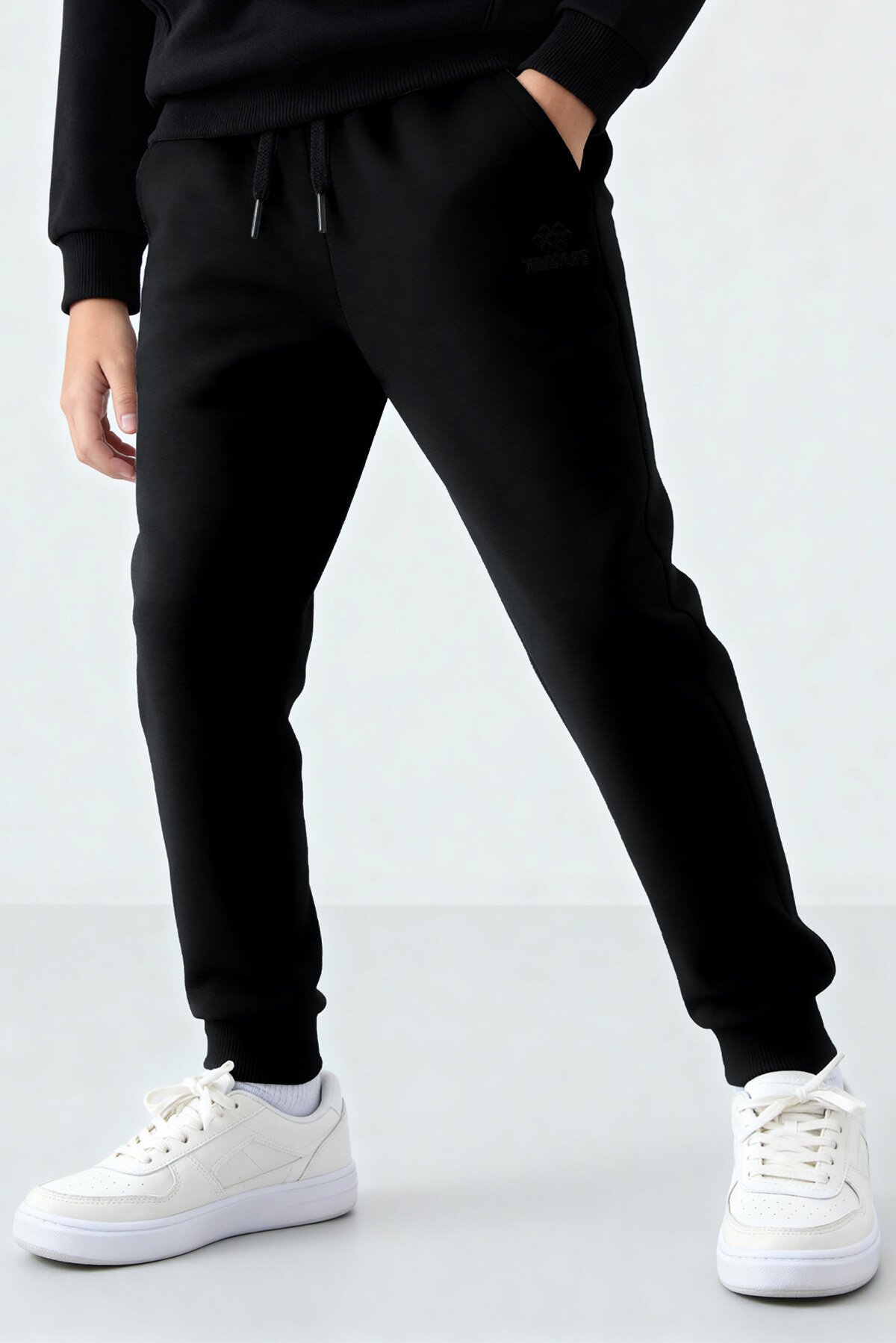 Siyah Standart Fit Manşetli İnce Erkek Çocuk Eşofman Alt - 11205 - TOMMYLIFE (1)