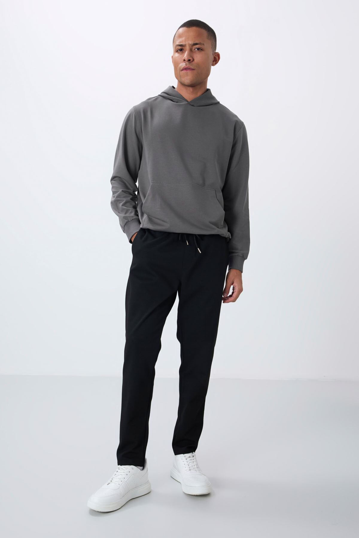 Siyah Yüzeyi Dokulu Standart Fit Erkek Eşofman Alt - 82155 - Air Jones (1)