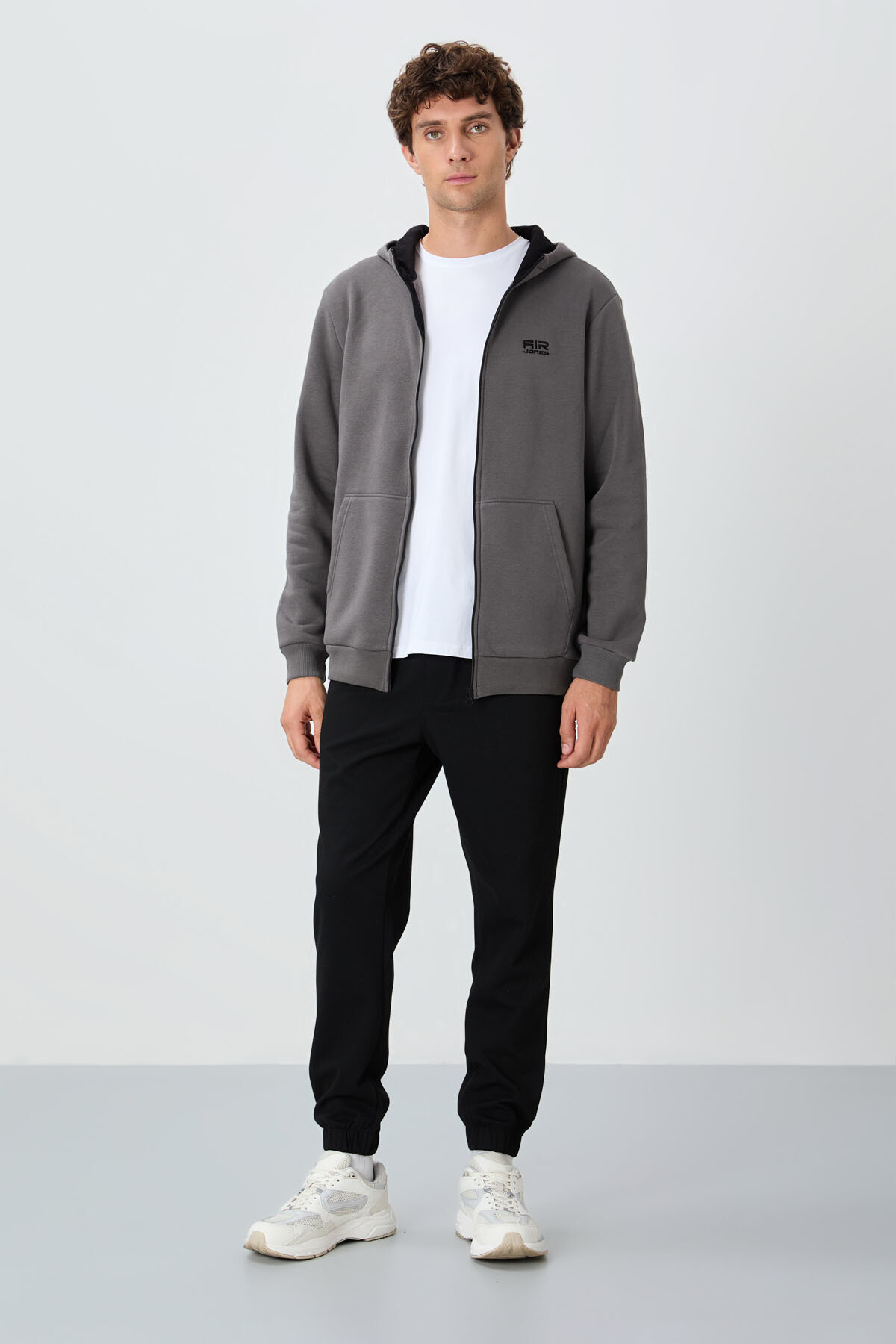 Siyah Yüzeyi Dokulu Standart Fit Erkek Eşofman Alt - 82156 - Air Jones (1)