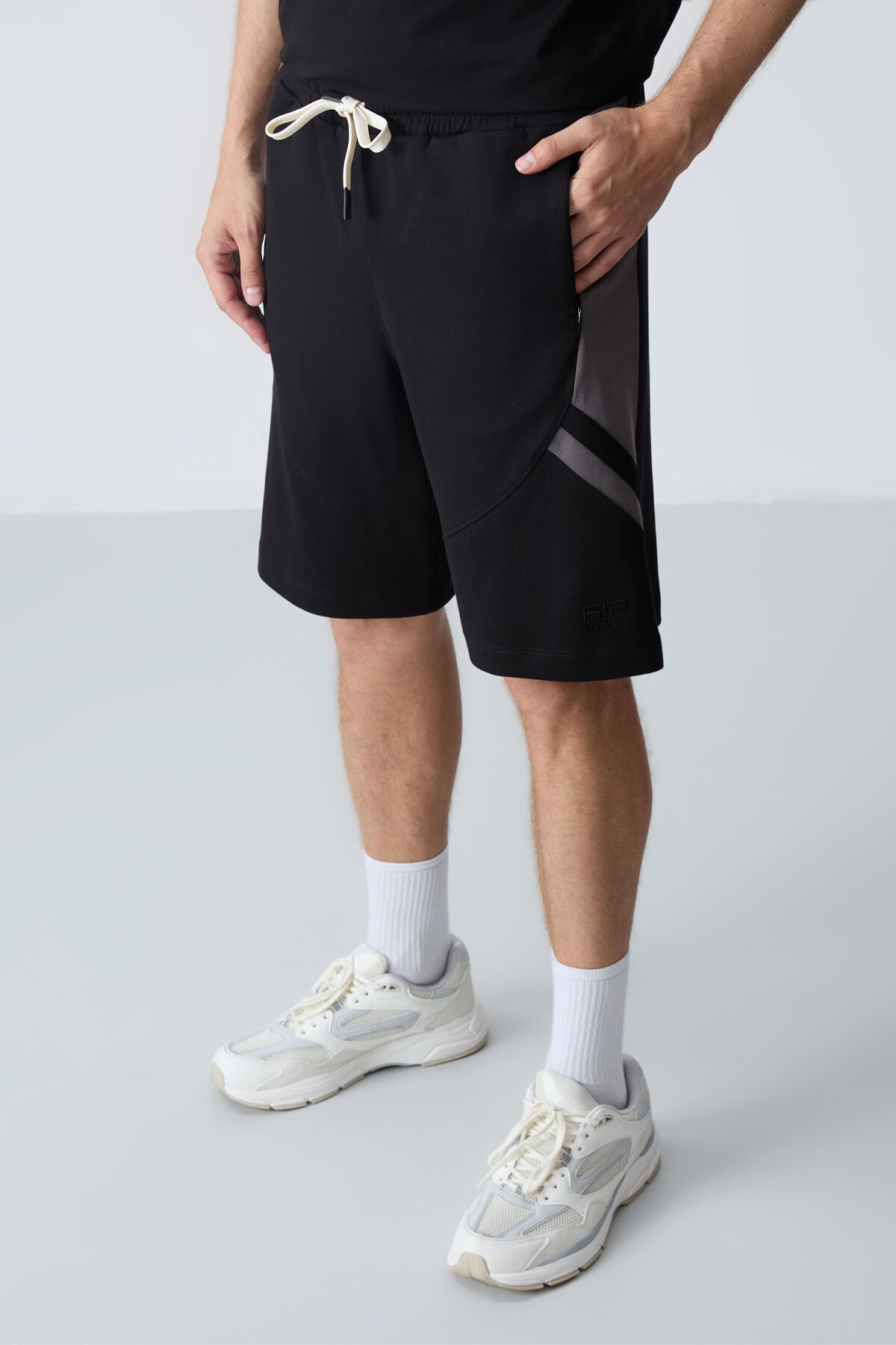 Siyah Pamuklu Kalın Yumuşak Dokulu Standart Fit Basic Erkek Şort - 81281 - Air Jones (1)
