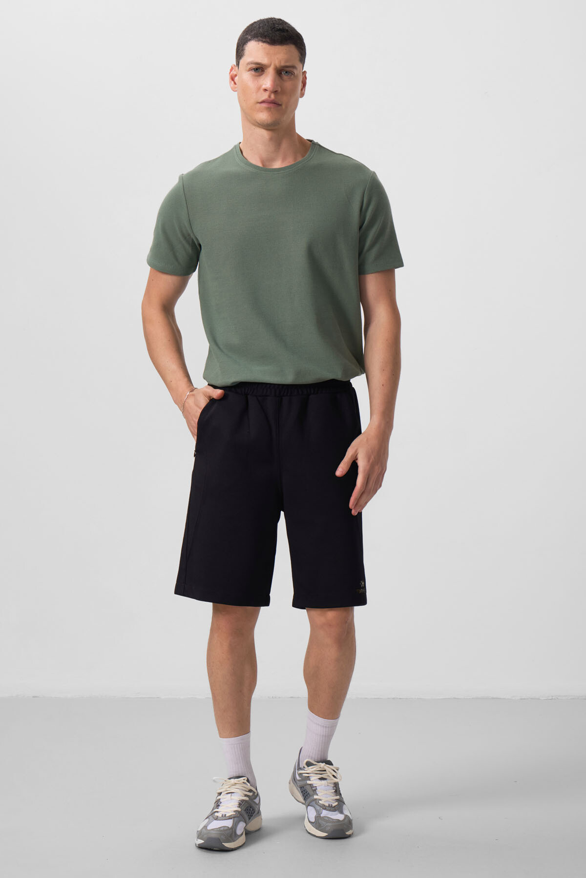 Siyah Yüzeyi Dokulu Oversize Erkek Şort - 81288 - TOMMYLIFE