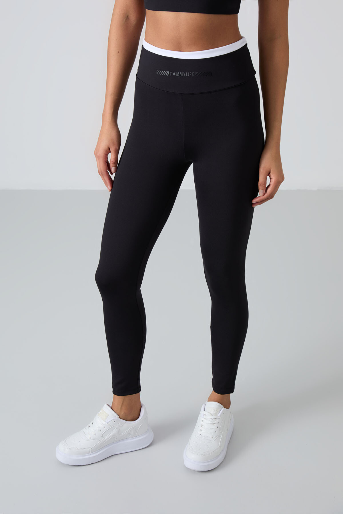 Siyah Esnek Standart Fit Performans Kadın Tayt Takım - 95333 - TOMMYLIFE (1)
