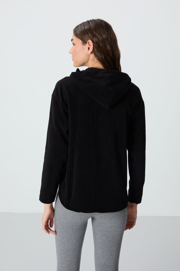 Siyah Kalın Yumuşak Dokulu Kapüşonlu Standart Kalıp Nakışlı Polar Kadın Sweatshirt -97286 - 6