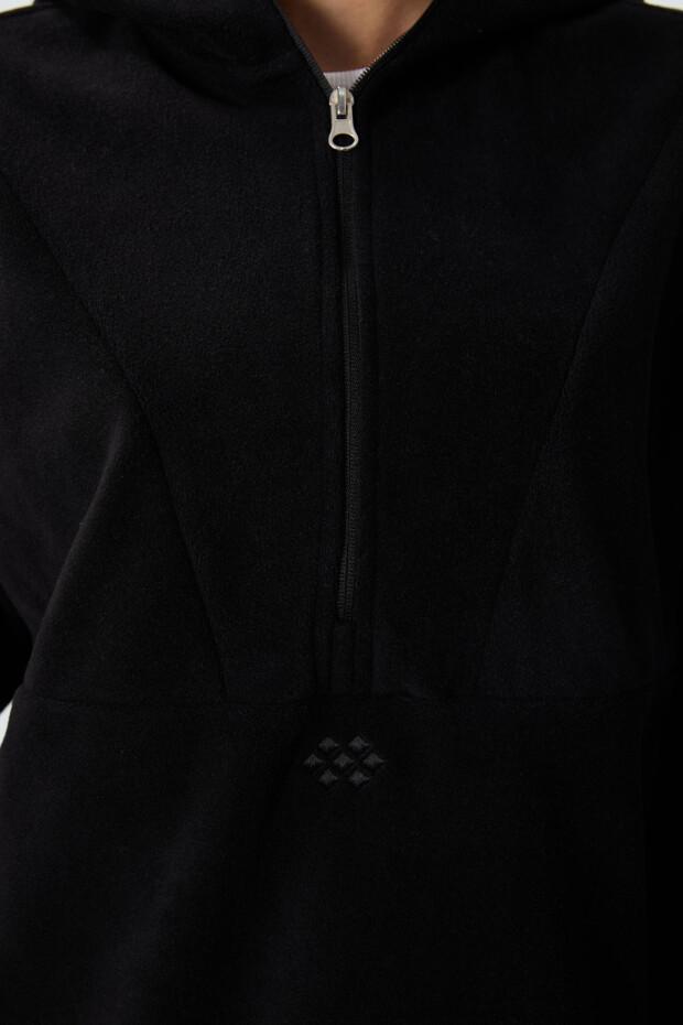 Siyah Kalın Yumuşak Dokulu Kapüşonlu Standart Kalıp Nakışlı Polar Kadın Sweatshirt -97286 - 5