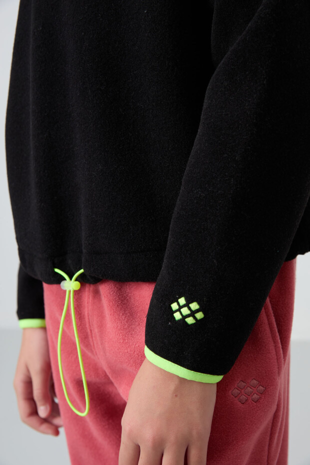 Siyah Kalın Yumuşak Dokulu Standart Fit Nakışlı Polar Kız Çocuk Sweatshirt - 75151 - 4