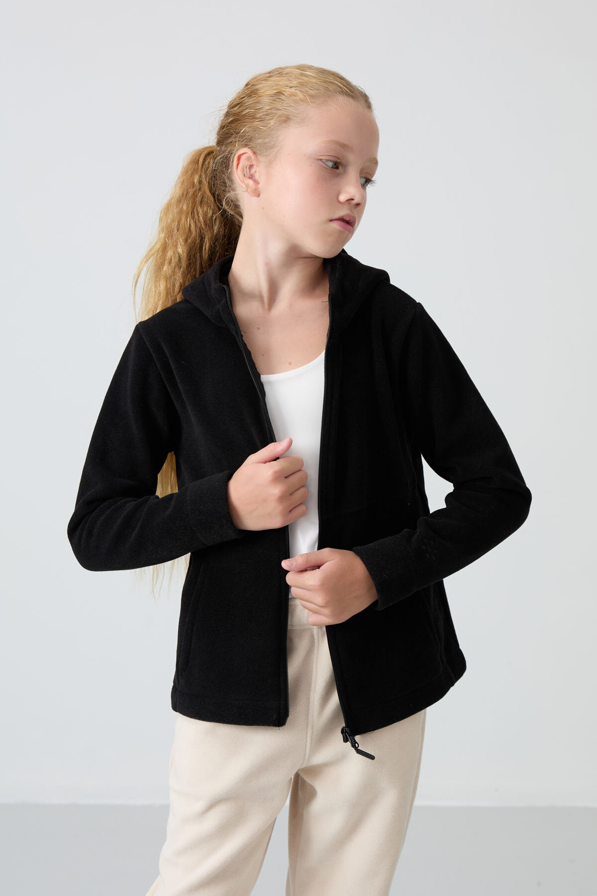 Siyah Kalın Yumuşak Dokulu Standart Fit Nakışlı Polar Kız Çocuk Sweatshirt - 75152 - TOMMYLIFE