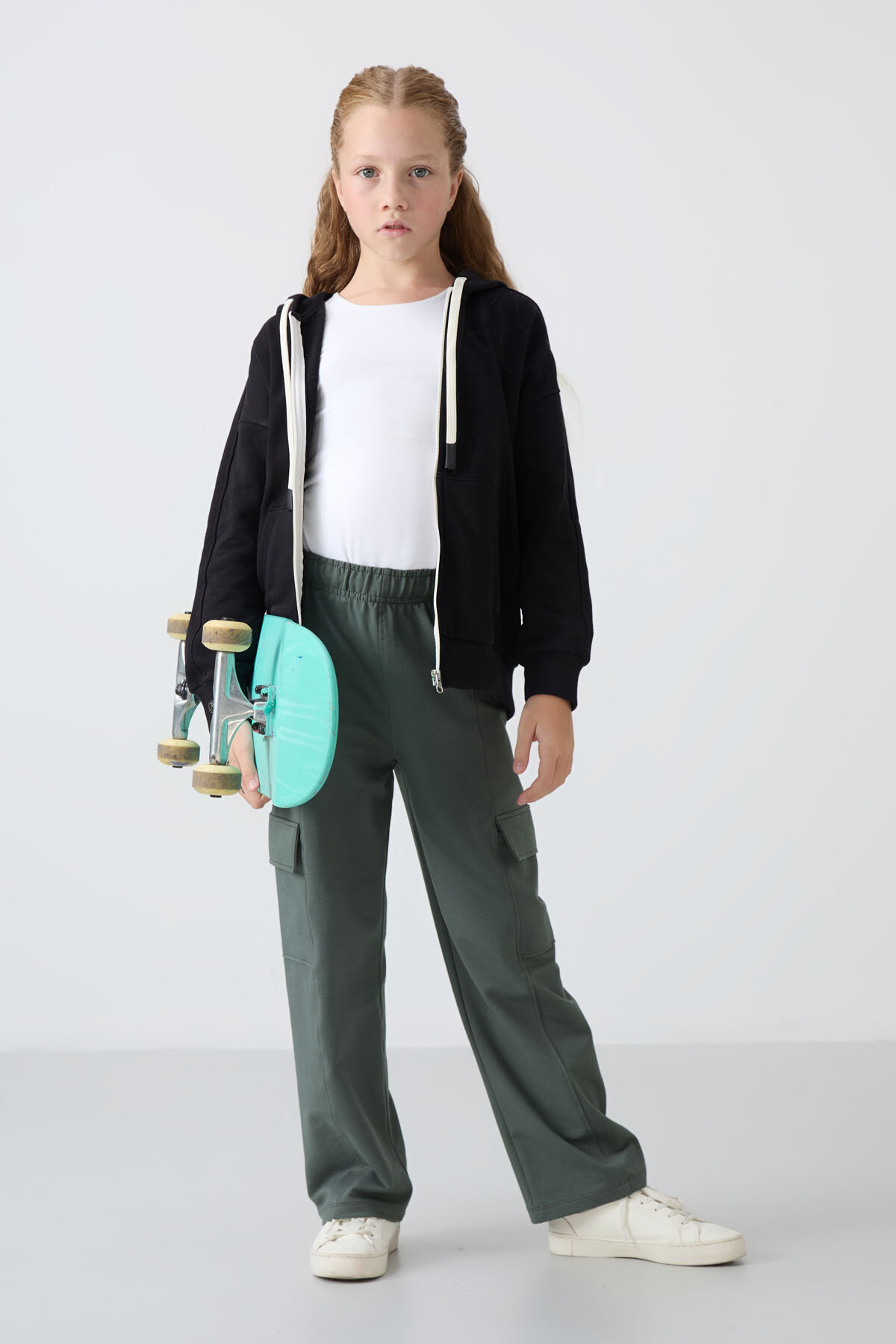 Siyah Pamuklu İçi Tüylü Yumuşak Dokulu Standart Fit Nakışlı Kız Çocuk Sweatshirt - 75149 - TOMMYLIFE